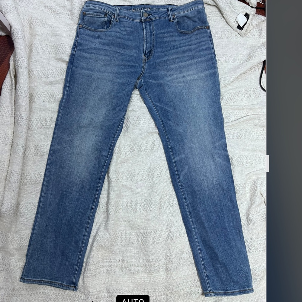 American Eagle Mens AE Flex Slim Straight Jean Size 38 x 32. Medium Wash